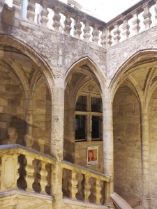 escalier hôtel lacoste