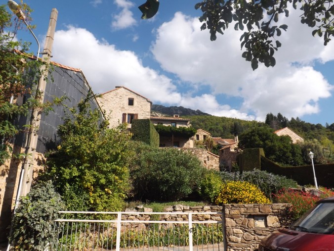 à flanc de montagne