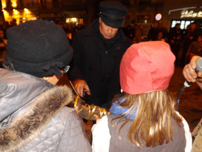 benediction de la buche de noel lors du rituel de cacha fuoc pegoulade pezenas decembre 2015
