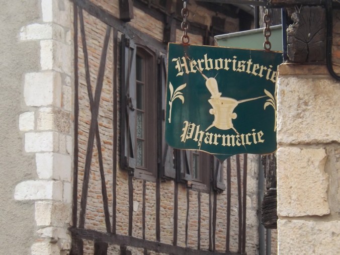enseigne herboristerie de Castelnau de Montmiral