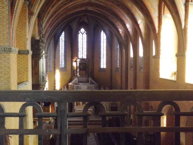 interieru de l'abbaye st pierre de moissac vu de la chapelle st michel