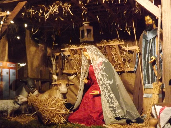 Marie et Joseph crèche de Noël collegiale st jean peznas