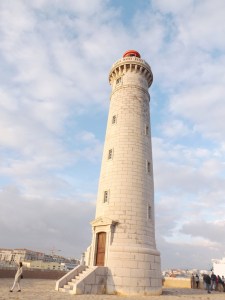 phare mole st slouis sete vue de cote
