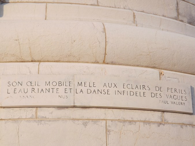 vers de Paul Valery sur le phare mole st louis sete