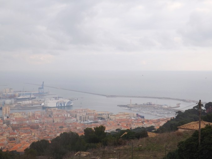 vue sur la mer et le port de sete depuis le panoramique