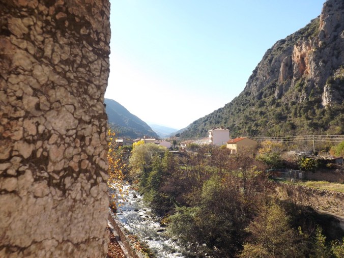 vue sur les montagnes remparts villefranche de conflent