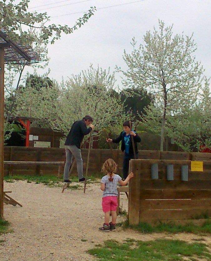 fred et franck sur les echasses parc teraventure