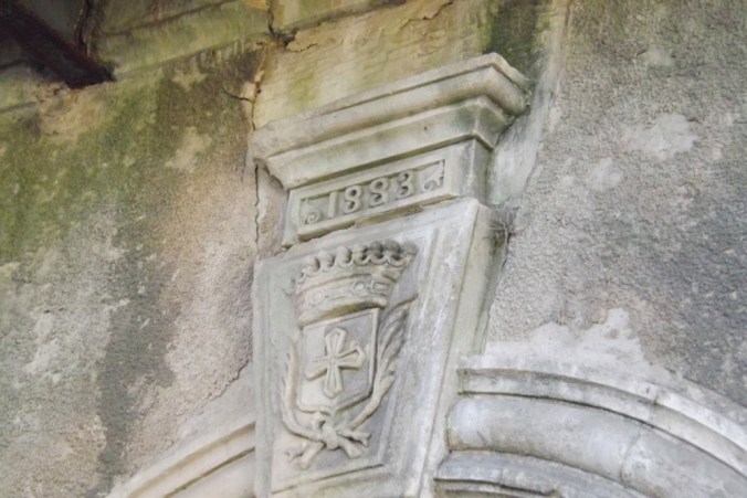 Date sur fronton ancienne usine de Villeneuvette