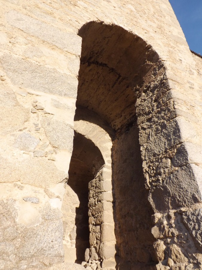 sortie du passage du chemin de ronde village Eus