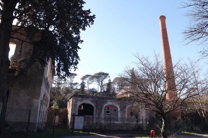 usine et cheminee de Villeneuvette