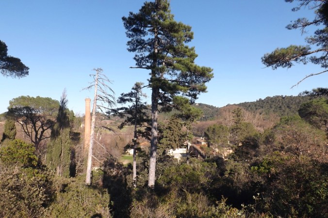 vue sur l'ancienne Manufacture Royale de Villeneuvette depuis la colline