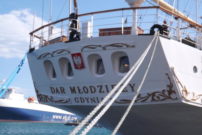 arrière du voilier polonais escale a sete