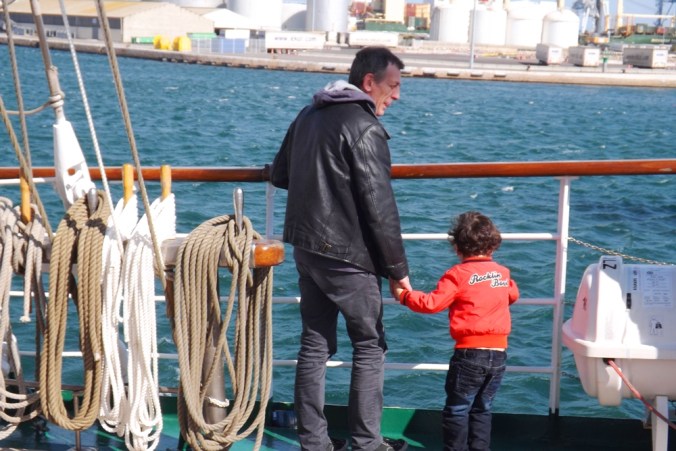 fred et matthieu sur le voilier polonais escale a sete