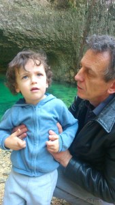 frederic et matthieu au bord de la resurgence de sorgue