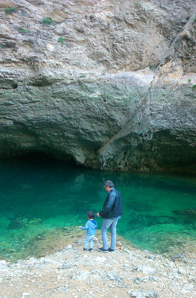 Frederic et Matthieu au bord du gouffre de Fontaine de Vaucluse