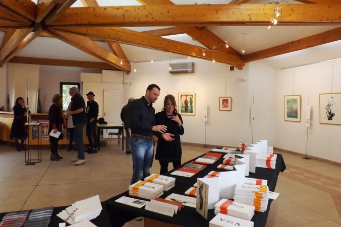 Helene Mouraret à l'exposition Bord de l'autre a Octon