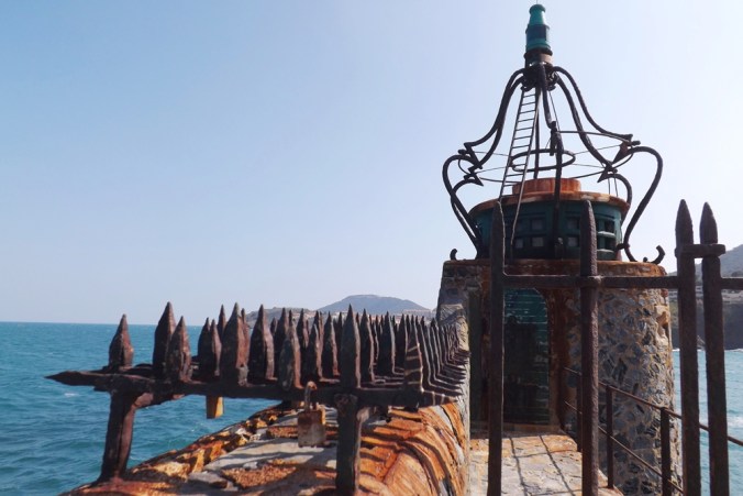 le feu de la jetee de collioure vue de pres