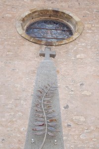 monument au morts et vitrail eglise d'Octon