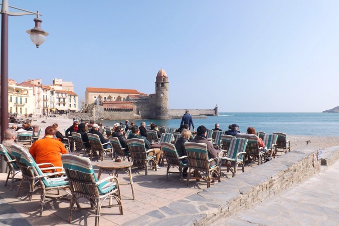 place face a l'eglise notre-dame des anges a colioure