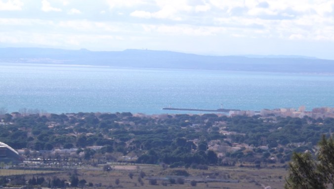 vue sur l'embouchure de l'hérault au grau d'agde depuis le mont saint loup