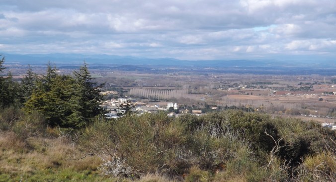 vue sur les montagnes depuis le mont saint loup agde