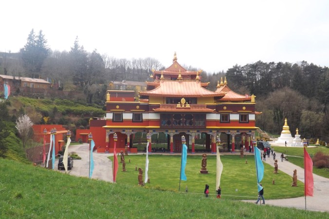 arrivee sur le temple de lerab ling