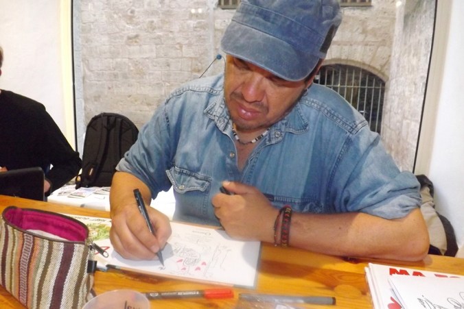 Gaston en train de dessiner ma dedicace expo printival