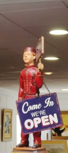 statue de groom boutique pezenas 1