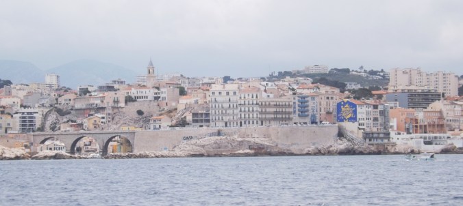 la corniche marseille vue depuis le bateau