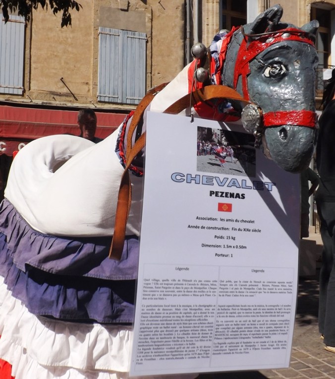 Le chevalet de Pezenas sur le cours jean jaures