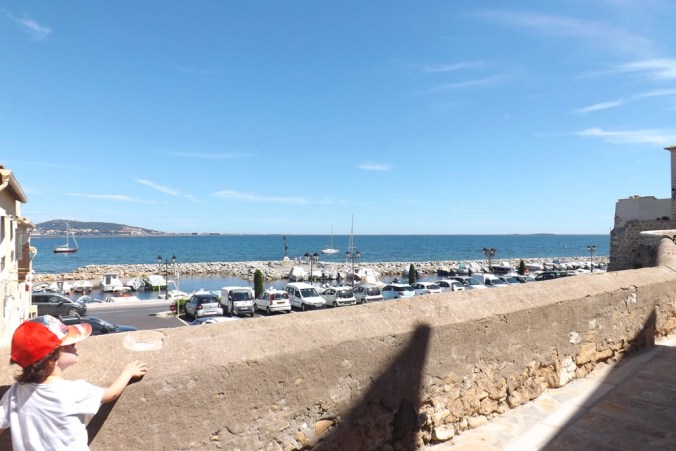 le port des nacelles vu depuis le haut de meze