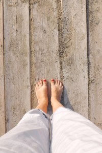 pieds planches plage
