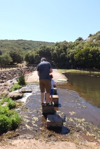 fred-et-matthieu-traversent-le-lac-des-olivettes