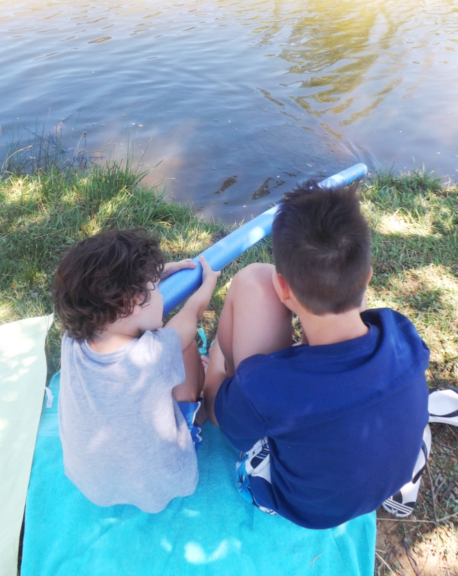 matthieu-et-franck-au-bord-du-lac-de-vailhan