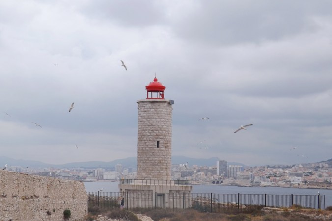 phare-et-goelands-chateau-dif-marseille