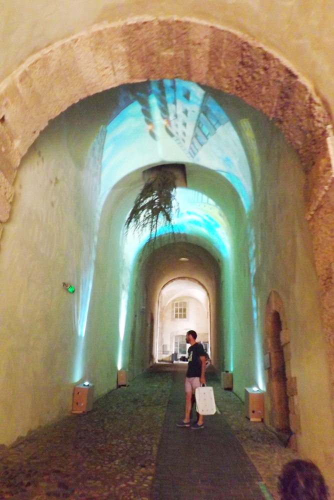 projections-lumieres-bleues-fort-st-jean