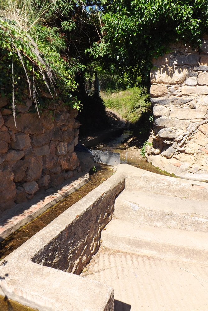 rigoles-irrigation-jardins-de-vailhan