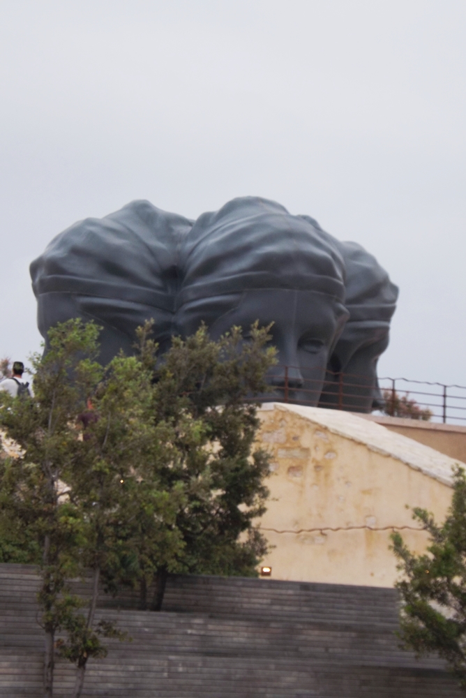 statue-mucem-marseille