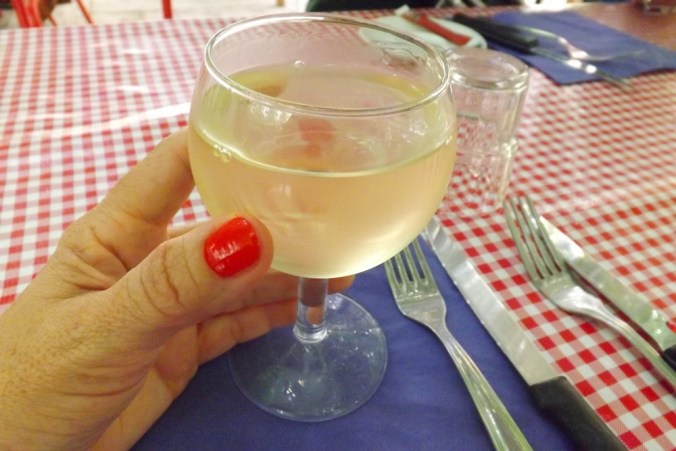 vin-blanc-resto-la-passarelle-marseille