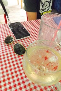 vn-blanc-et-lunettes-resto-la-passarelle-marseille