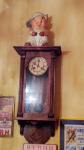 cochon pendule marronniers-pezenas