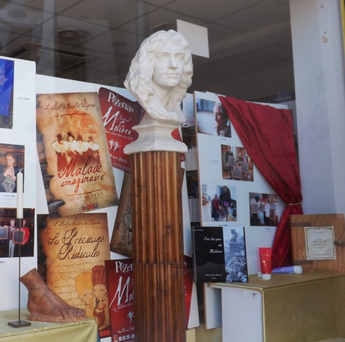 vitrine-pharmacie-pezenas-moliere