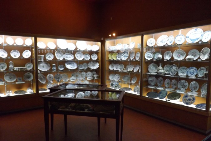 collection de faiences musee pezenas