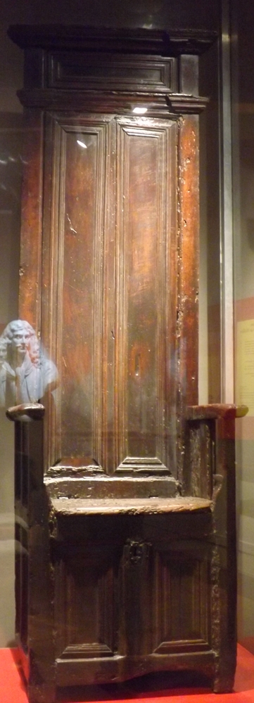 fauteuil-de-moliere-musee-vulliot-st-germain-pezenas